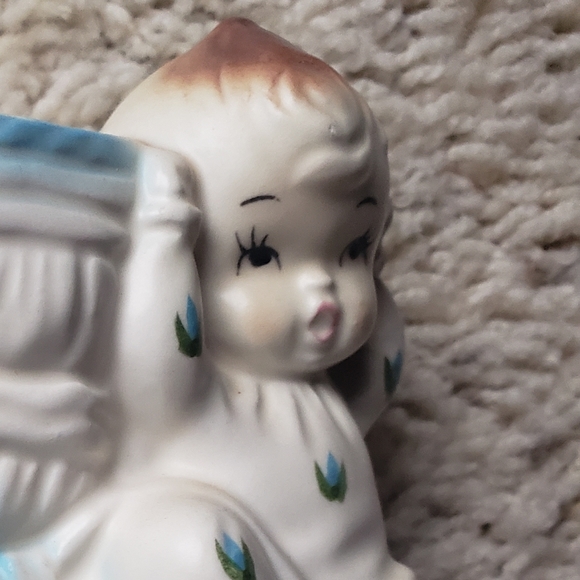 Adorable Vintage planter, baby & bootie - Picture 6 of 6